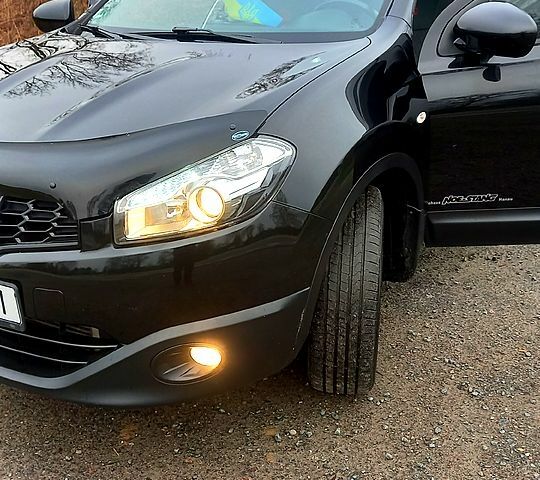 Чорний Ніссан Кашкай, об'ємом двигуна 2 л та пробігом 240 тис. км за 13000 $, фото 5 на Automoto.ua