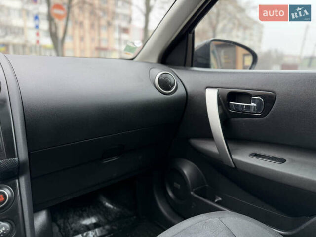 Черный Ниссан Кашкай, объемом двигателя 1.46 л и пробегом 280 тыс. км за 9400 $, фото 58 на Automoto.ua