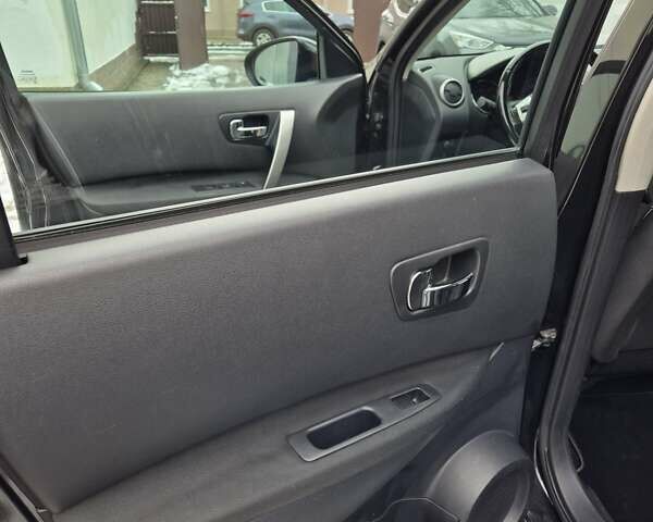 Черный Ниссан Кашкай, объемом двигателя 1.5 л и пробегом 201 тыс. км за 9950 $, фото 7 на Automoto.ua