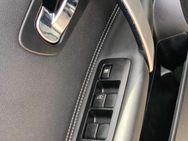 Черный Ниссан Кашкай, объемом двигателя 2 л и пробегом 265 тыс. км за 12500 $, фото 13 на Automoto.ua