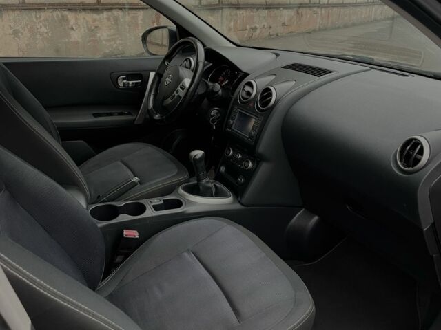 Черный Ниссан Кашкай, объемом двигателя 1.6 л и пробегом 170 тыс. км за 10999 $, фото 13 на Automoto.ua