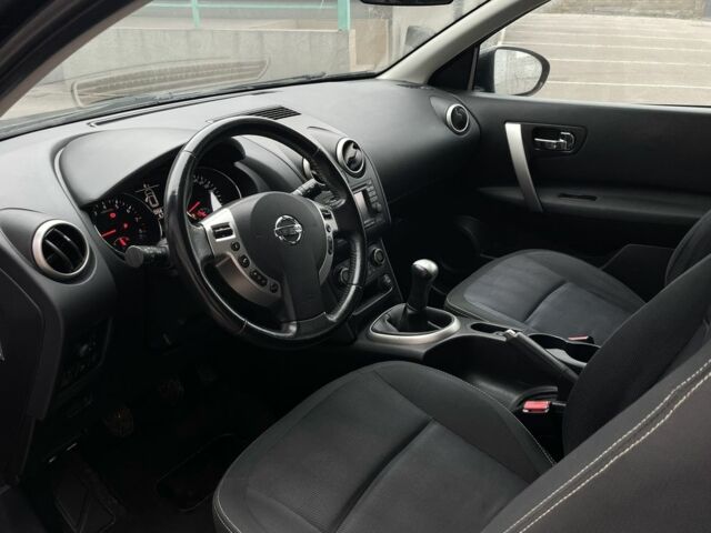 Черный Ниссан Кашкай, объемом двигателя 1.6 л и пробегом 170 тыс. км за 10999 $, фото 10 на Automoto.ua