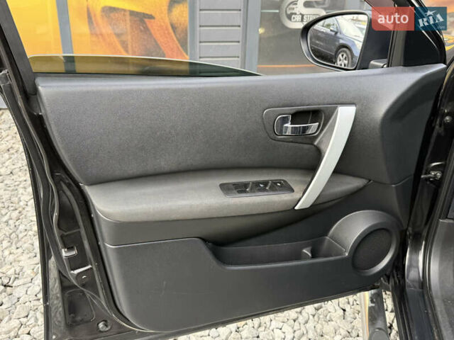 Черный Ниссан Кашкай, объемом двигателя 2 л и пробегом 174 тыс. км за 10999 $, фото 43 на Automoto.ua