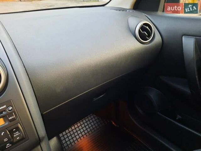 Черный Ниссан Кашкай, объемом двигателя 1.6 л и пробегом 211 тыс. км за 10800 $, фото 16 на Automoto.ua