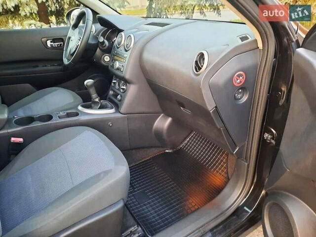 Черный Ниссан Кашкай, объемом двигателя 1.6 л и пробегом 211 тыс. км за 10800 $, фото 57 на Automoto.ua