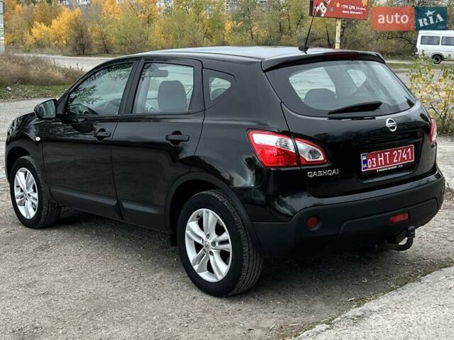 Черный Ниссан Кашкай, объемом двигателя 1.6 л и пробегом 170 тыс. км за 10699 $, фото 4 на Automoto.ua