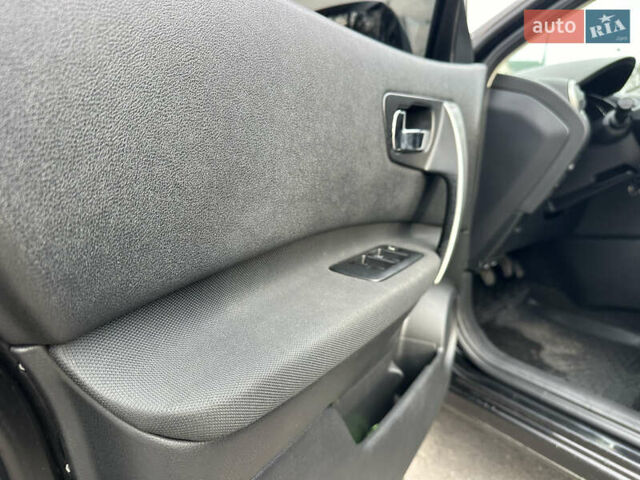 Чорний Ніссан Кашкай, об'ємом двигуна 1.6 л та пробігом 211 тис. км за 10300 $, фото 34 на Automoto.ua