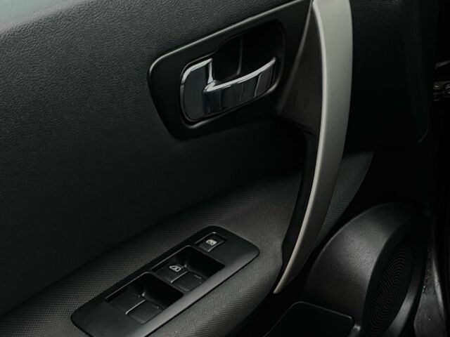 Черный Ниссан Кашкай, объемом двигателя 1.6 л и пробегом 170 тыс. км за 10999 $, фото 15 на Automoto.ua
