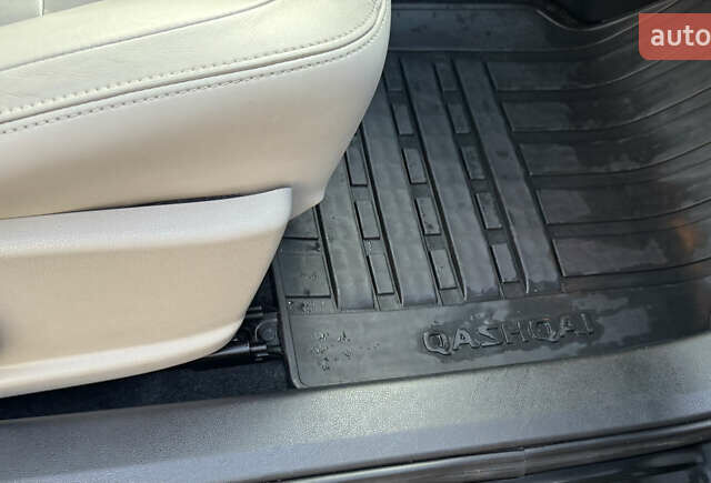 Черный Ниссан Кашкай, объемом двигателя 1.6 л и пробегом 216 тыс. км за 10999 $, фото 48 на Automoto.ua