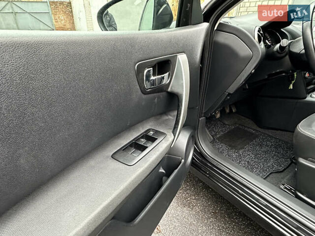 Черный Ниссан Кашкай, объемом двигателя 1.5 л и пробегом 220 тыс. км за 11499 $, фото 31 на Automoto.ua