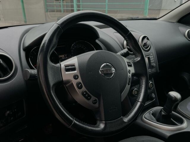 Черный Ниссан Кашкай, объемом двигателя 1.6 л и пробегом 170 тыс. км за 10999 $, фото 11 на Automoto.ua