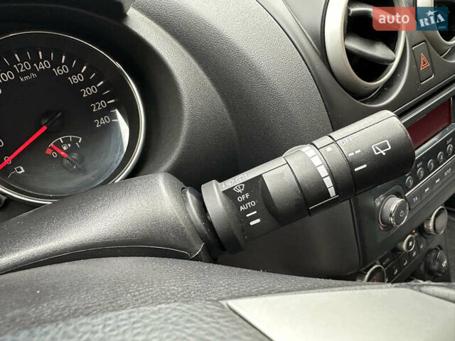 Черный Ниссан Кашкай, объемом двигателя 1.6 л и пробегом 211 тыс. км за 9999 $, фото 41 на Automoto.ua