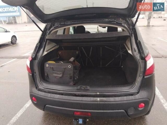 Черный Ниссан Кашкай, объемом двигателя 1.6 л и пробегом 238 тыс. км за 10200 $, фото 1 на Automoto.ua