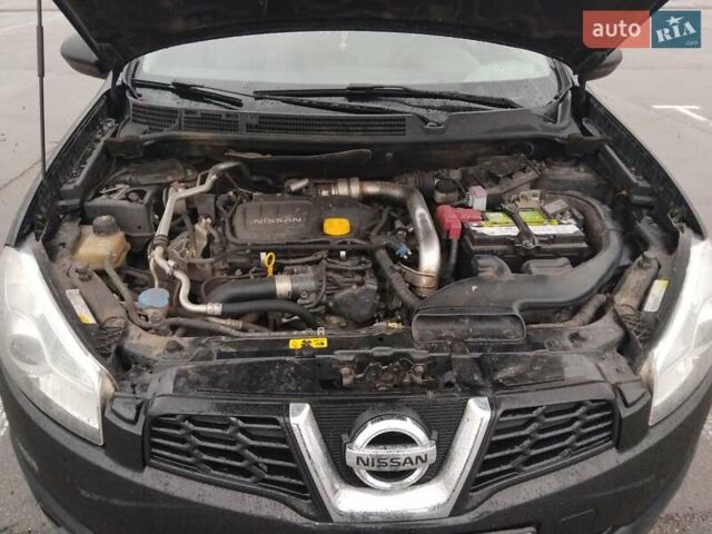 Черный Ниссан Кашкай, объемом двигателя 1.6 л и пробегом 238 тыс. км за 10200 $, фото 3 на Automoto.ua