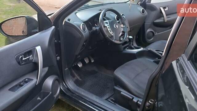 Черный Ниссан Кашкай, объемом двигателя 1.5 л и пробегом 275 тыс. км за 10800 $, фото 4 на Automoto.ua