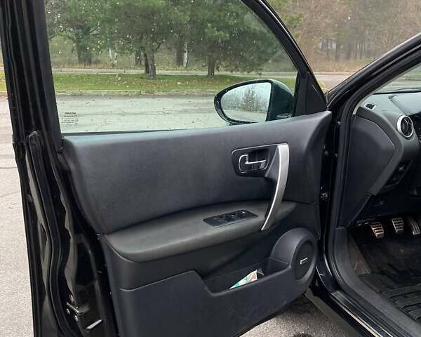 Черный Ниссан Кашкай, объемом двигателя 1.6 л и пробегом 252 тыс. км за 11700 $, фото 9 на Automoto.ua