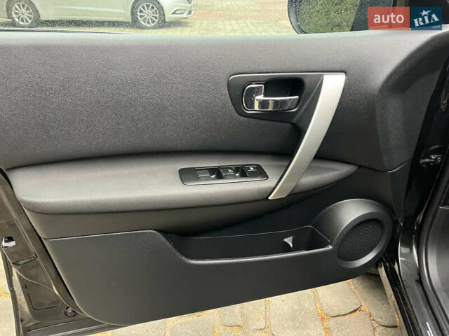 Черный Ниссан Кашкай, объемом двигателя 1.6 л и пробегом 230 тыс. км за 11000 $, фото 10 на Automoto.ua