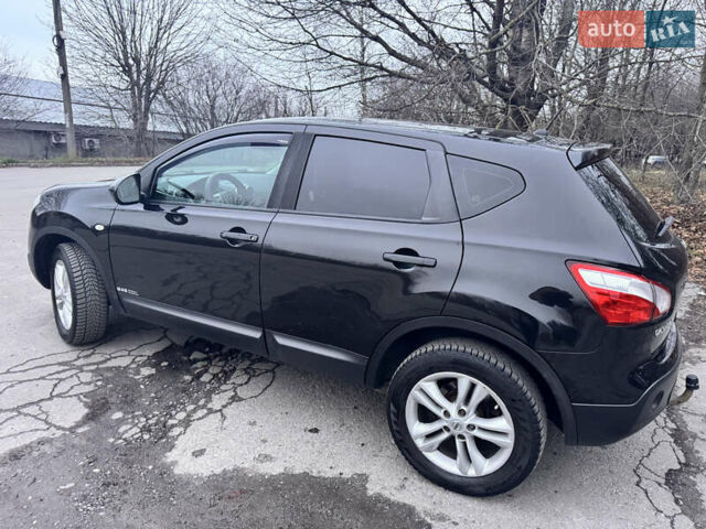 Черный Ниссан Кашкай, объемом двигателя 1.6 л и пробегом 300 тыс. км за 10300 $, фото 4 на Automoto.ua