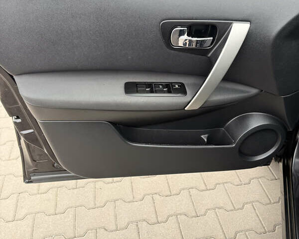 Чорний Ніссан Кашкай, об'ємом двигуна 1.6 л та пробігом 178 тис. км за 12200 $, фото 36 на Automoto.ua