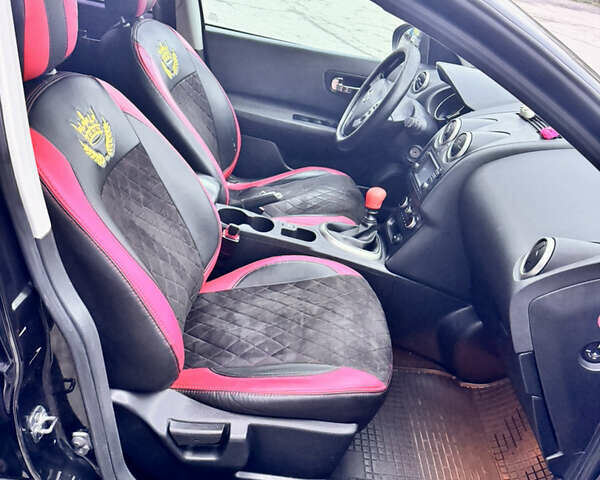 Черный Ниссан Кашкай, объемом двигателя 1.6 л и пробегом 300 тыс. км за 10300 $, фото 12 на Automoto.ua