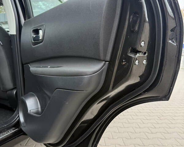 Чорний Ніссан Кашкай, об'ємом двигуна 1.6 л та пробігом 178 тис. км за 12200 $, фото 60 на Automoto.ua