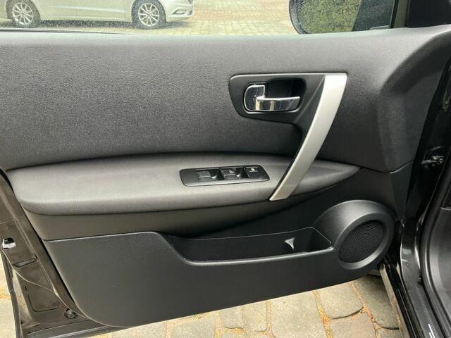 Черный Ниссан Кашкай, объемом двигателя 1.6 л и пробегом 230 тыс. км за 11000 $, фото 10 на Automoto.ua