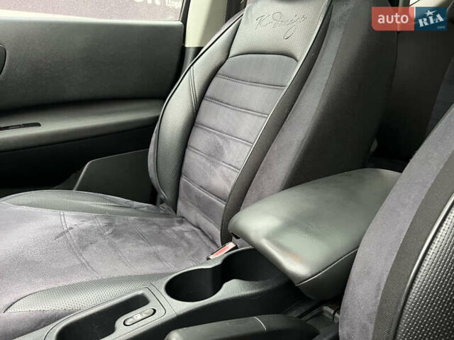 Черный Ниссан Кашкай, объемом двигателя 1.6 л и пробегом 230 тыс. км за 11000 $, фото 16 на Automoto.ua