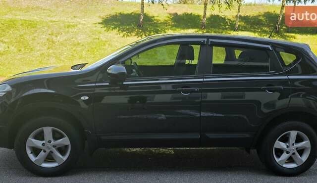Черный Ниссан Кашкай, объемом двигателя 2 л и пробегом 210 тыс. км за 11500 $, фото 1 на Automoto.ua