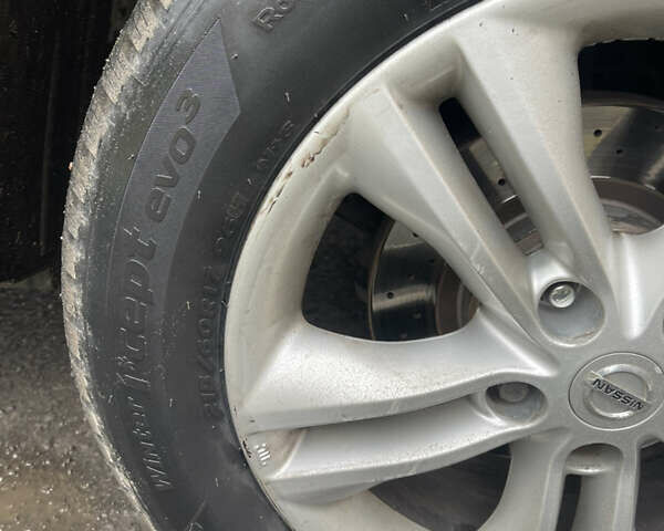 Черный Ниссан Кашкай, объемом двигателя 1.6 л и пробегом 300 тыс. км за 10300 $, фото 17 на Automoto.ua