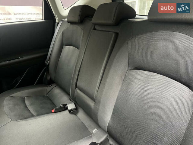 Черный Ниссан Кашкай, объемом двигателя 1.6 л и пробегом 219 тыс. км за 11350 $, фото 23 на Automoto.ua