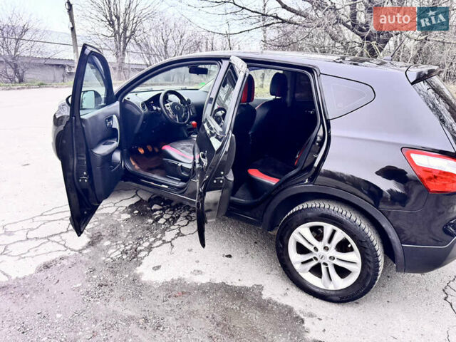 Черный Ниссан Кашкай, объемом двигателя 1.6 л и пробегом 300 тыс. км за 10300 $, фото 7 на Automoto.ua