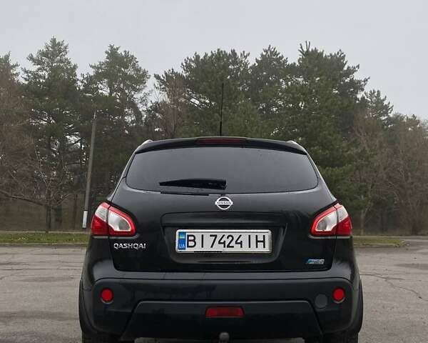 Черный Ниссан Кашкай, объемом двигателя 1.6 л и пробегом 252 тыс. км за 11700 $, фото 2 на Automoto.ua