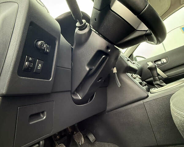 Чорний Ніссан Кашкай, об'ємом двигуна 1.6 л та пробігом 178 тис. км за 12200 $, фото 100 на Automoto.ua