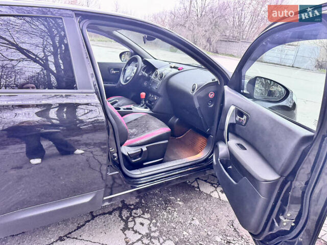 Черный Ниссан Кашкай, объемом двигателя 1.6 л и пробегом 300 тыс. км за 10300 $, фото 11 на Automoto.ua