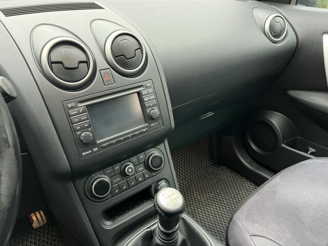 Черный Ниссан Кашкай, объемом двигателя 1.6 л и пробегом 230 тыс. км за 11000 $, фото 15 на Automoto.ua