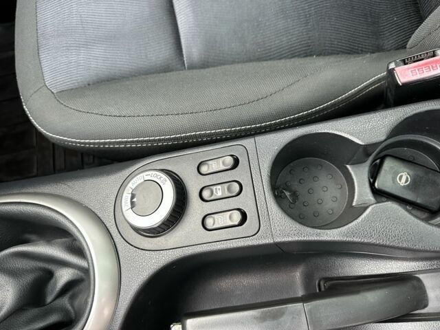 Черный Ниссан Кашкай, объемом двигателя 1.6 л и пробегом 191 тыс. км за 11550 $, фото 7 на Automoto.ua