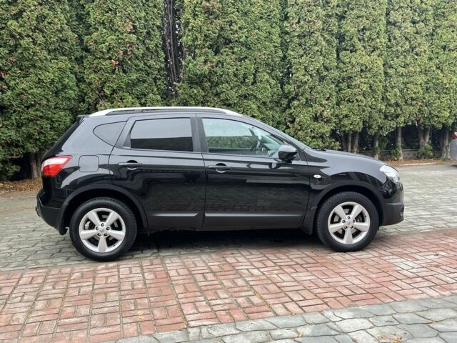 Черный Ниссан Кашкай, объемом двигателя 1.6 л и пробегом 230 тыс. км за 11000 $, фото 2 на Automoto.ua