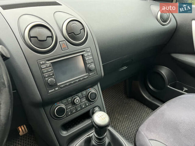 Черный Ниссан Кашкай, объемом двигателя 1.6 л и пробегом 230 тыс. км за 11000 $, фото 15 на Automoto.ua