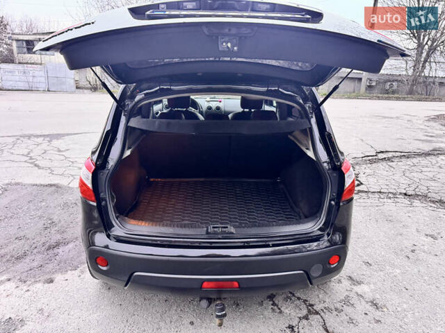 Черный Ниссан Кашкай, объемом двигателя 1.6 л и пробегом 300 тыс. км за 10300 $, фото 15 на Automoto.ua