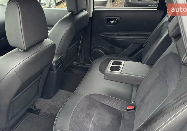 Черный Ниссан Кашкай, объемом двигателя 1.6 л и пробегом 263 тыс. км за 11700 $, фото 49 на Automoto.ua