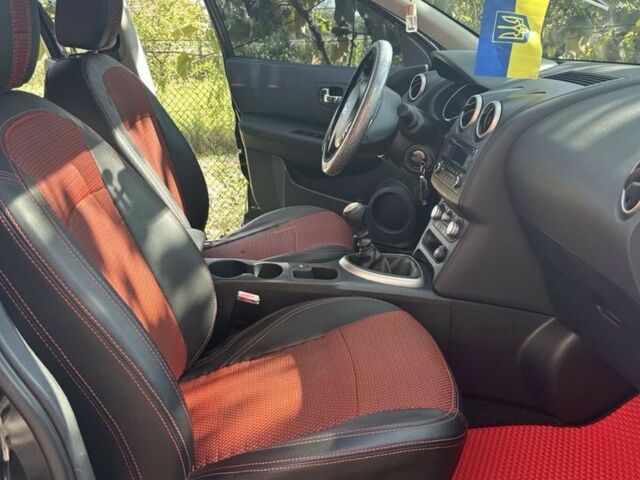 Черный Ниссан Кашкай, объемом двигателя 1.6 л и пробегом 202 тыс. км за 10000 $, фото 3 на Automoto.ua