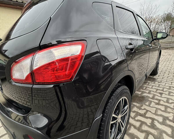 Черный Ниссан Кашкай, объемом двигателя 1.6 л и пробегом 107 тыс. км за 11700 $, фото 9 на Automoto.ua