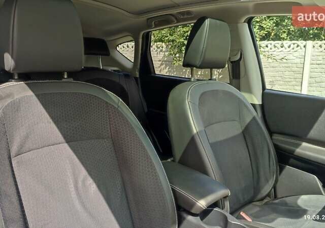 Черный Ниссан Кашкай, объемом двигателя 1.6 л и пробегом 203 тыс. км за 12700 $, фото 22 на Automoto.ua