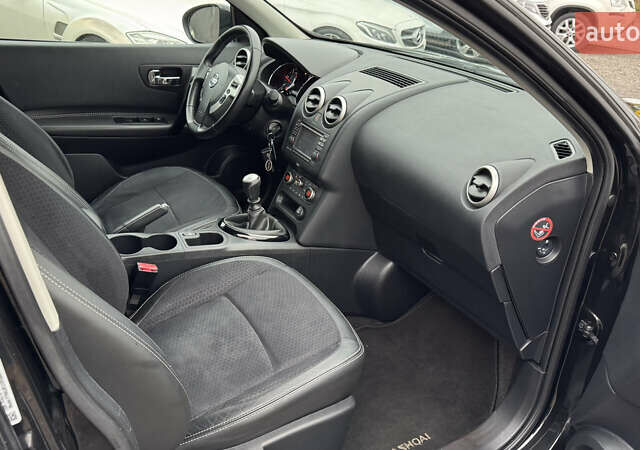 Черный Ниссан Кашкай, объемом двигателя 1.6 л и пробегом 263 тыс. км за 11700 $, фото 26 на Automoto.ua