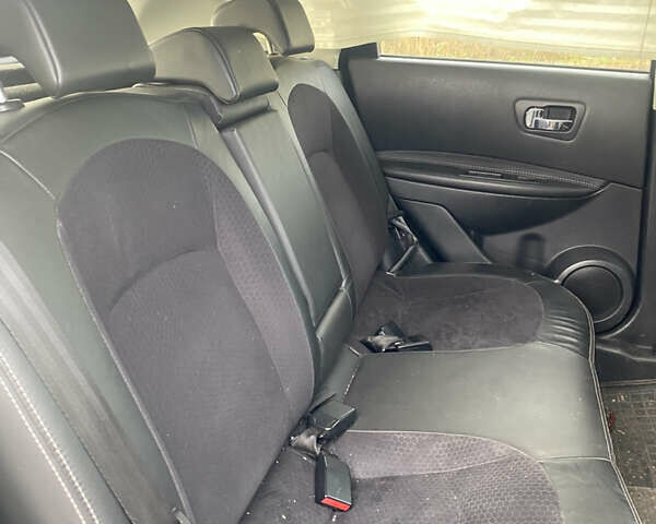 Черный Ниссан Кашкай, объемом двигателя 1.6 л и пробегом 240 тыс. км за 6500 $, фото 5 на Automoto.ua