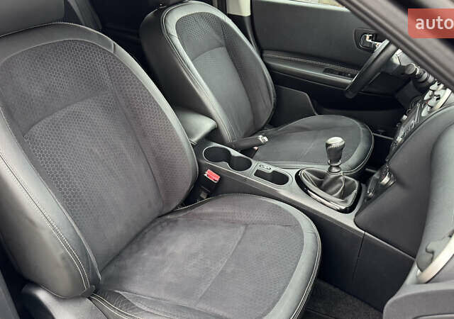 Черный Ниссан Кашкай, объемом двигателя 1.6 л и пробегом 263 тыс. км за 11700 $, фото 27 на Automoto.ua