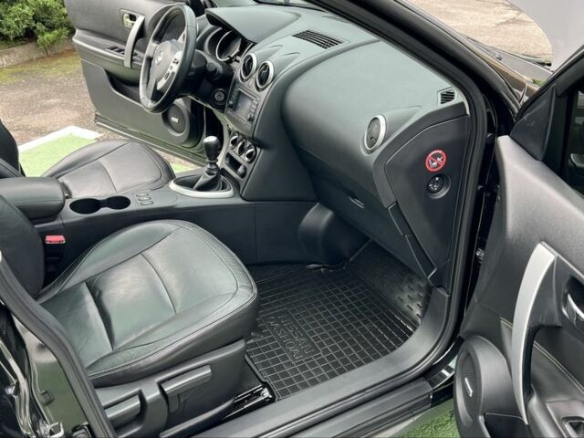 Черный Ниссан Кашкай, объемом двигателя 1.5 л и пробегом 220 тыс. км за 10500 $, фото 4 на Automoto.ua