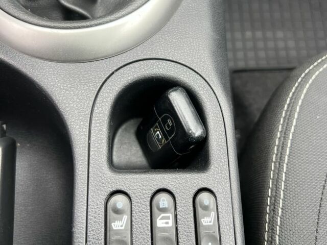 Черный Ниссан Кашкай, объемом двигателя 1.6 л и пробегом 226 тыс. км за 11555 $, фото 8 на Automoto.ua