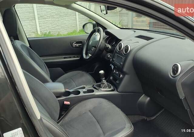 Черный Ниссан Кашкай, объемом двигателя 1.6 л и пробегом 203 тыс. км за 12700 $, фото 10 на Automoto.ua