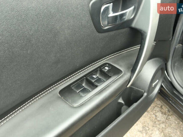 Чорний Ніссан Кашкай, об'ємом двигуна 1.6 л та пробігом 211 тис. км за 12250 $, фото 12 на Automoto.ua